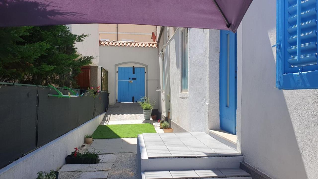 Holiday Home Blue Door In PUY Exterior foto