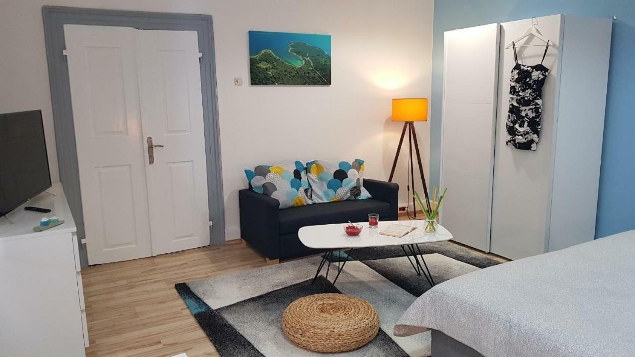 Holiday Home Blue Door In PUY Exterior foto